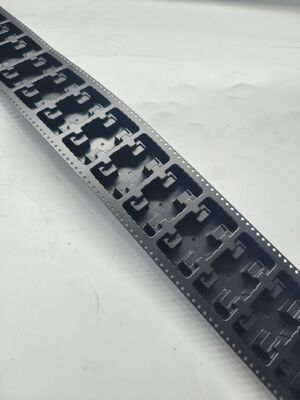 Geprägtes Trägerband in 8-88 mm Breite, optionale Materialien PS/PC/PET, antistatisch ESD erhältlich.